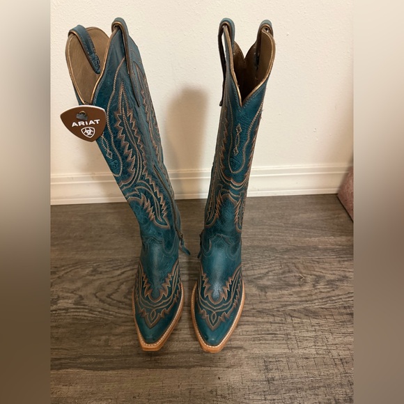 Ariat Shoes - Ariat Turquoise Western Boots with Tan Stitching